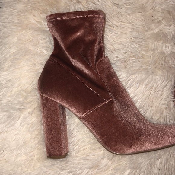 Shoes - pink velvet boots!